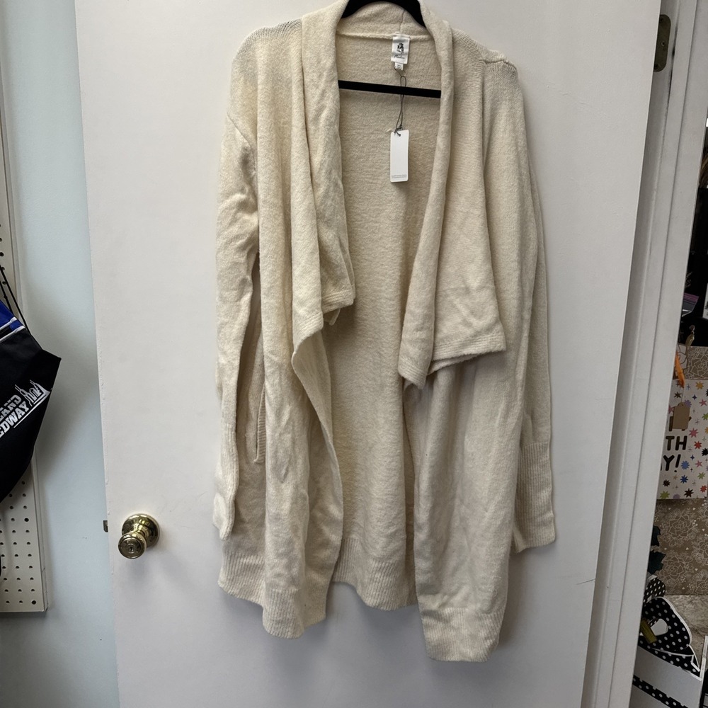 Flawless Cardigan Sweater‎